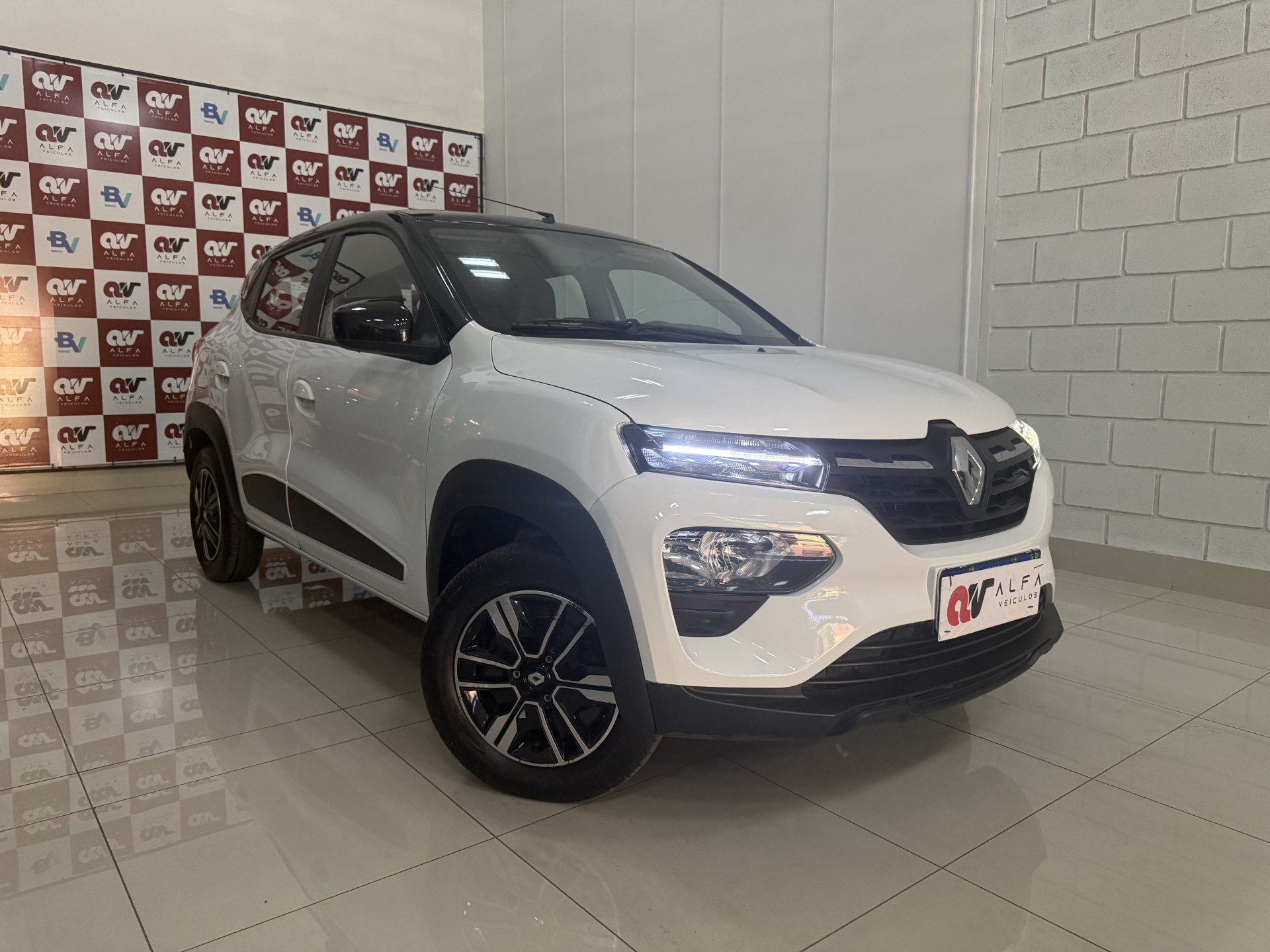 Foto Kwid Intense 1.0 Flex 12v 5p Mec.