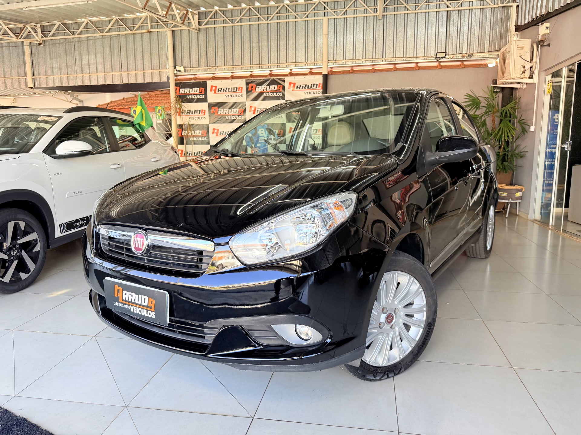 Foto Grand Siena Essence 1.6 Flex 16v