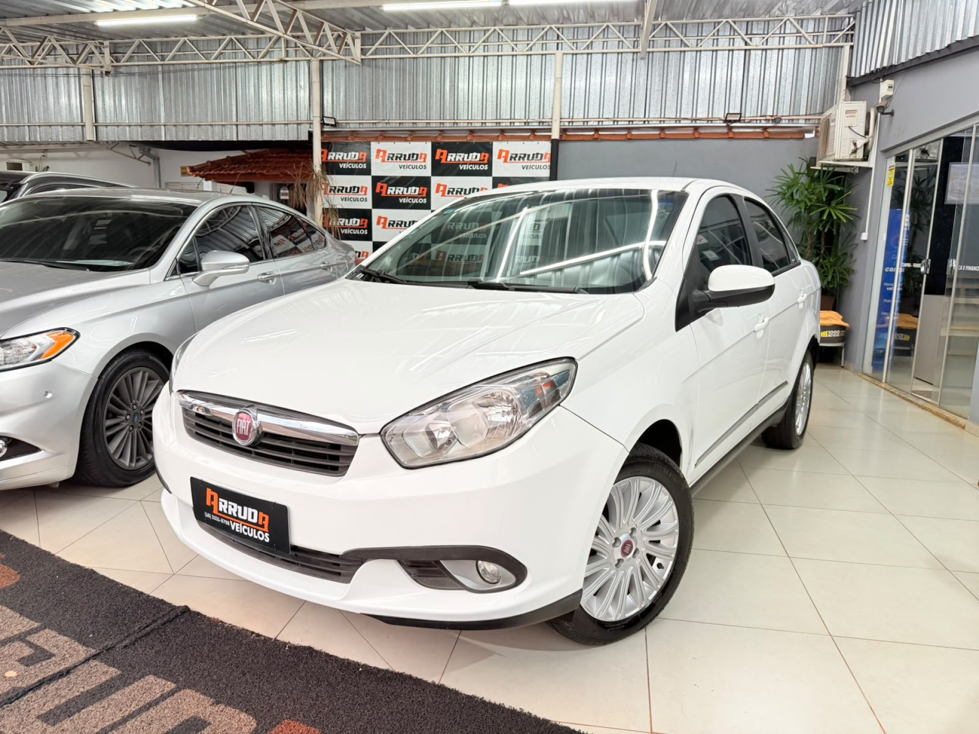 Foto Grand Siena Essence 1.6 Flex 16v