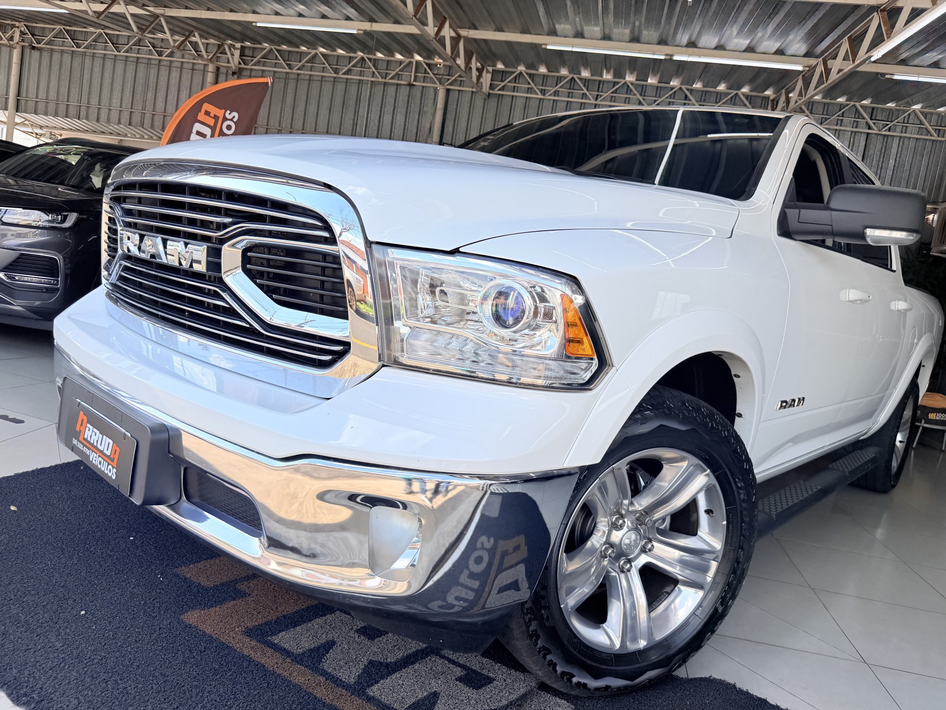 Foto Classic Laramie 5.7 Cd V8 4x4 Aut.
