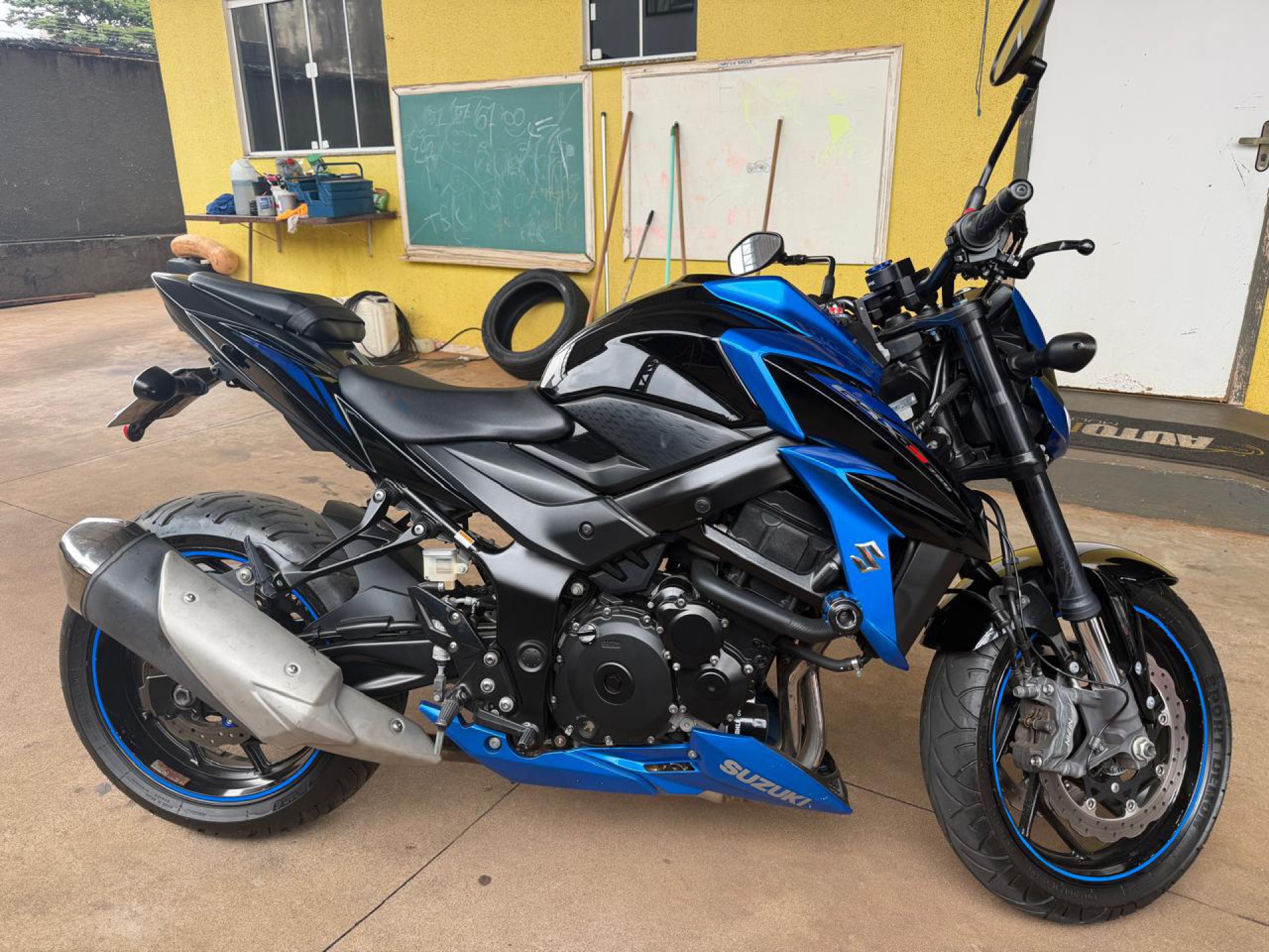 Gsx-s 750