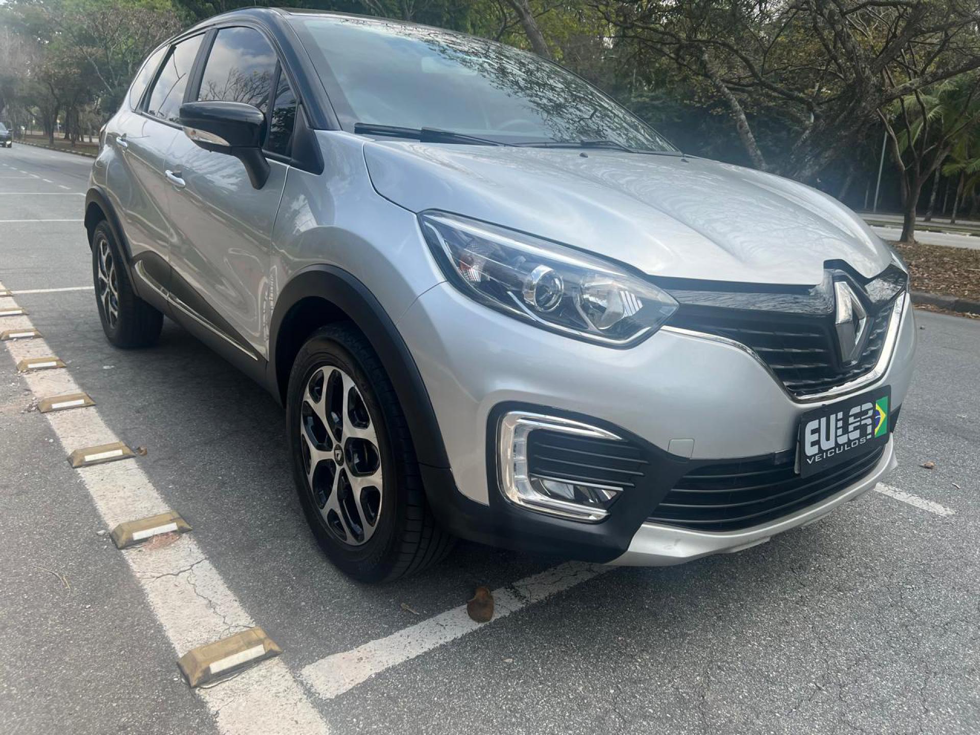 Foto Captur Intense 1.6 16v Flex 5p Aut.