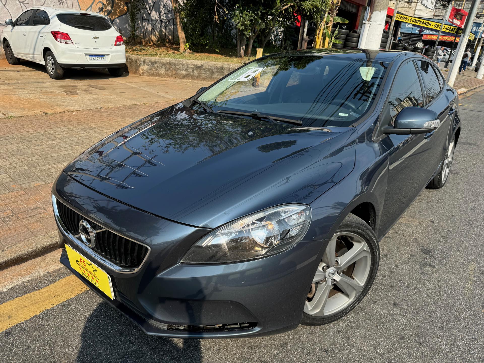 Foto V40 T-4 Kinetic 2.0 Aut.