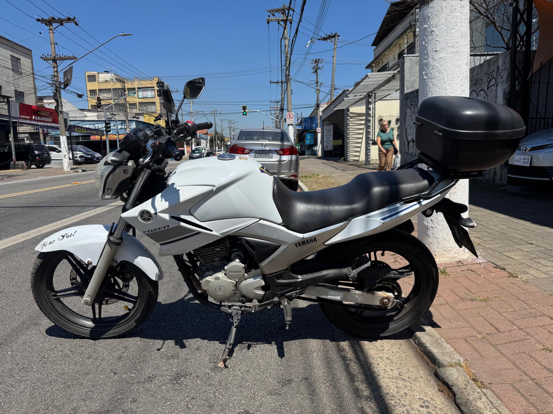 Foto Fazer Ys250