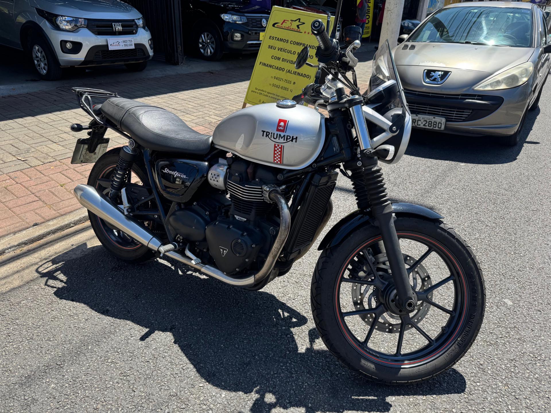 Foto Street  Twin 900cc