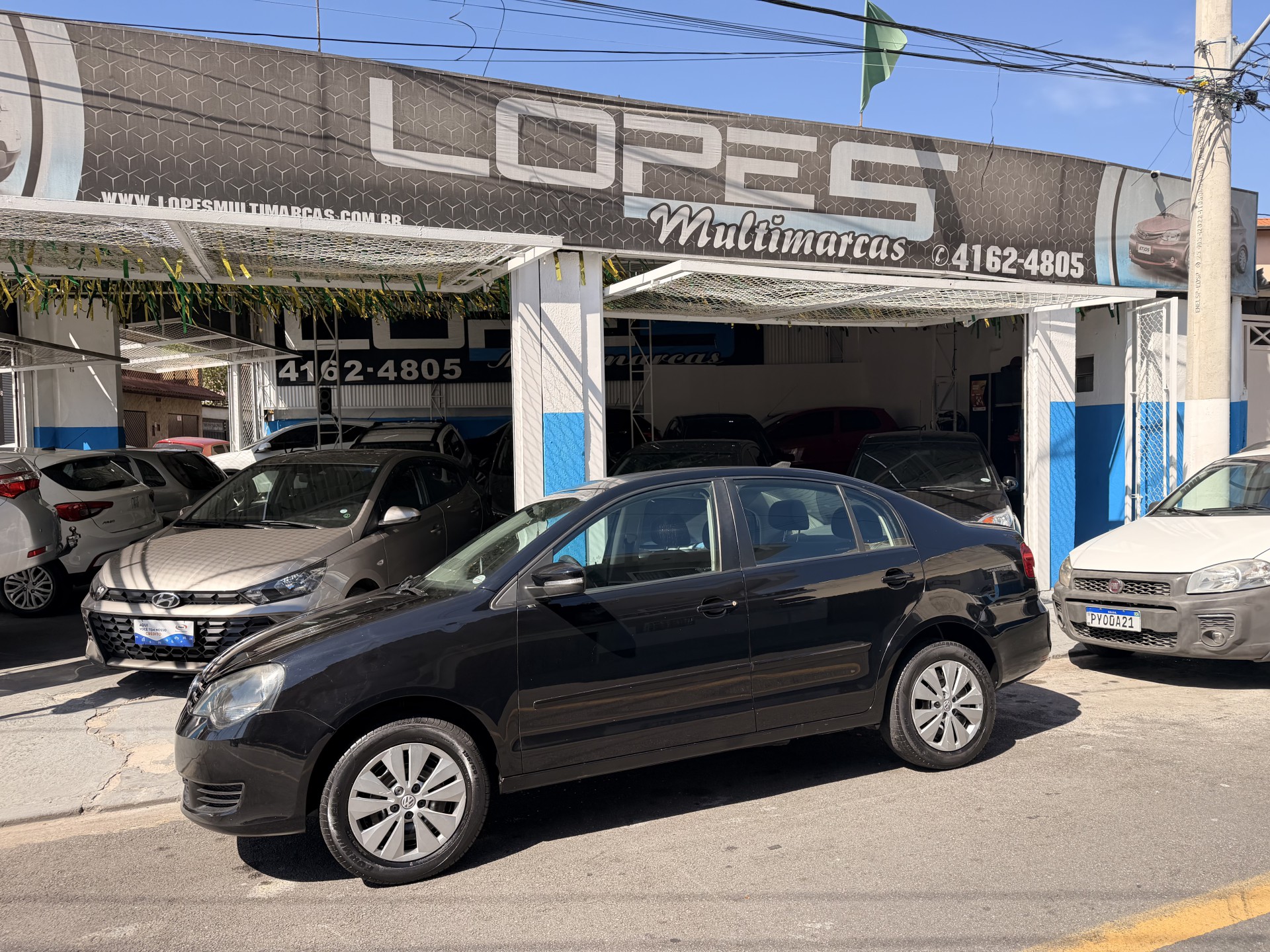 Volkswagen Polo Sedan 1.6 Mi Total Flex 8v 4p